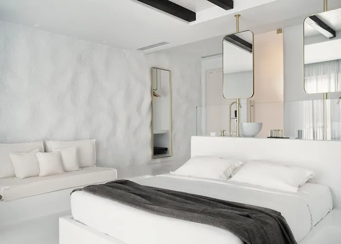 Luxury hotel only: Mykonos Earth Suites (Adults Only)